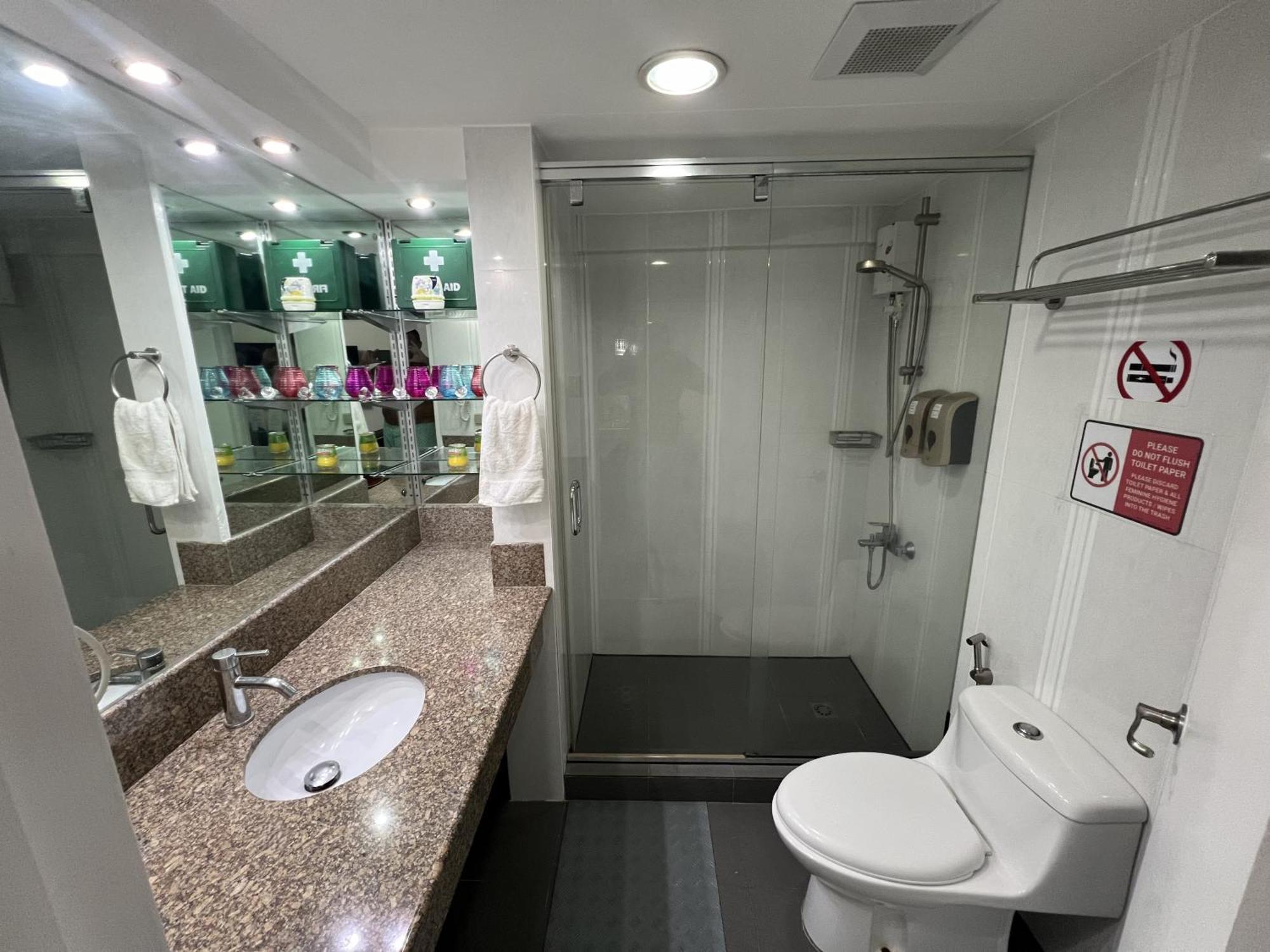 Stunning 2Br Apt, 65 Sq M Netflix At Rosewood Pointe Residences Near Bgc Manila Exterior photo